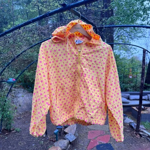 VINTAGE UNIONBAY Yellow Raincoat/windbreaker with Hood and Polka Dot Pattern